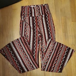 Patterned yoga pants